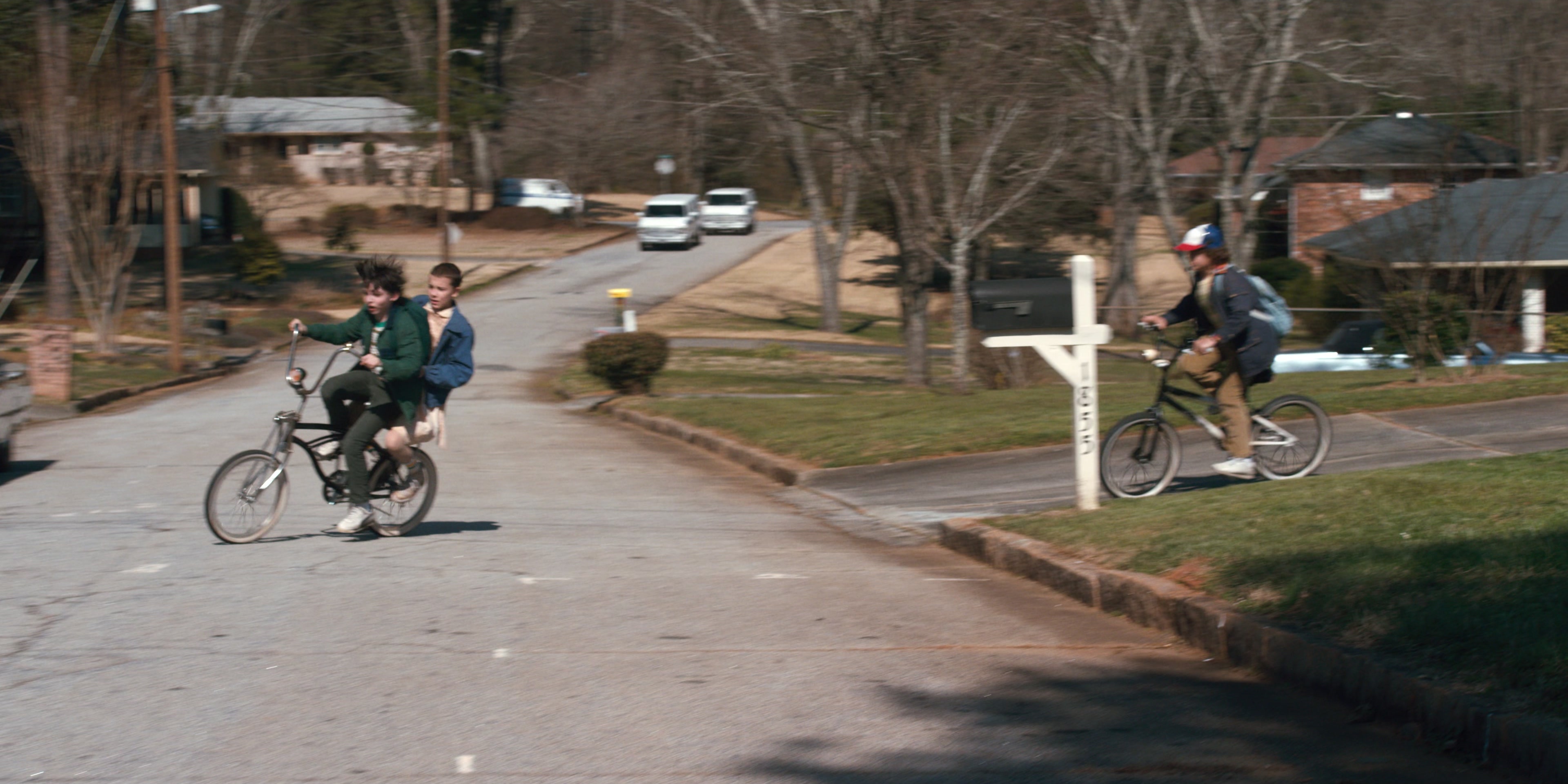 Stranger Things (2016), wide, 2.00:1 — film still