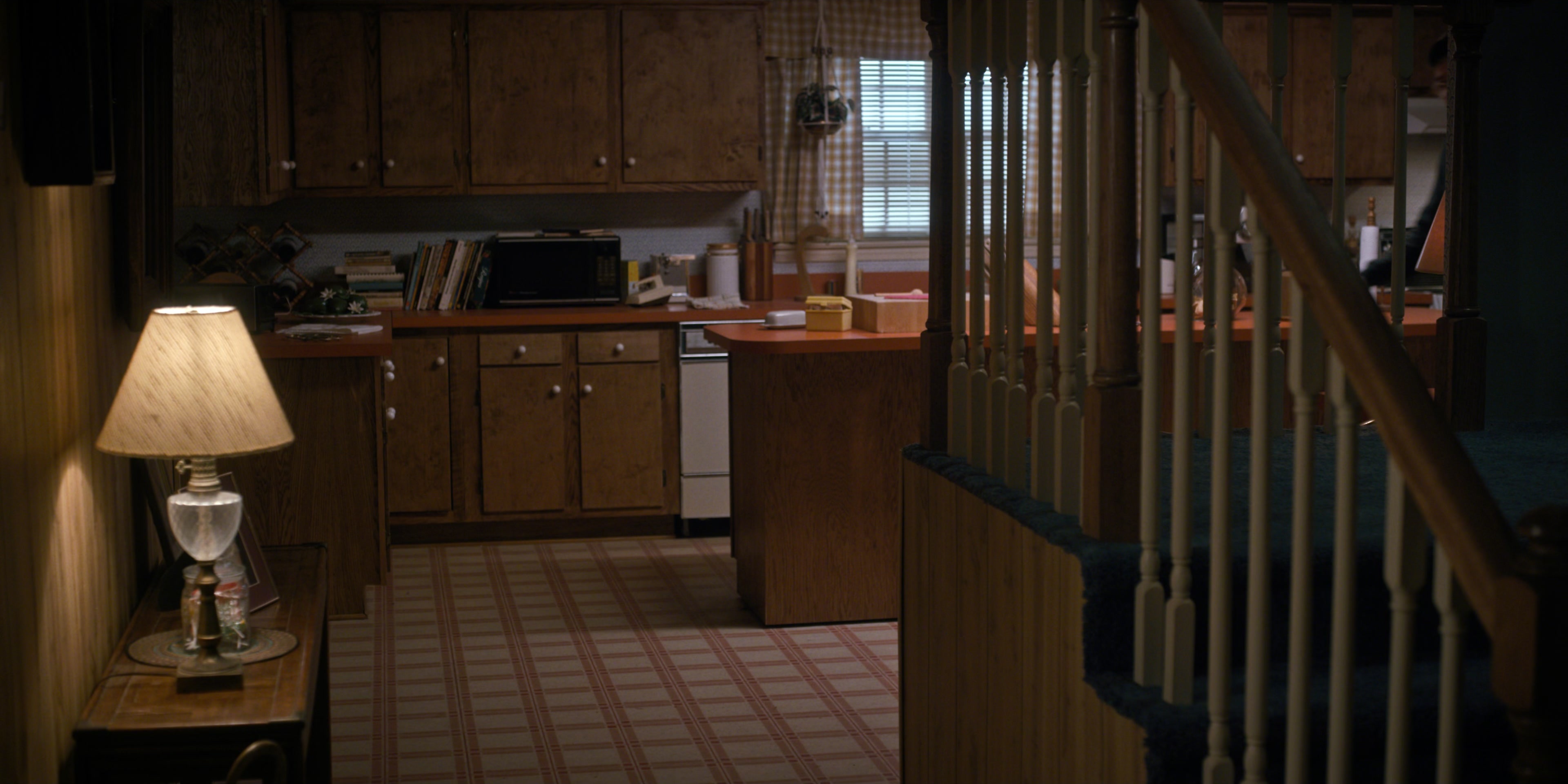 Stranger Things (2016), wide, 2.00:1 — film still