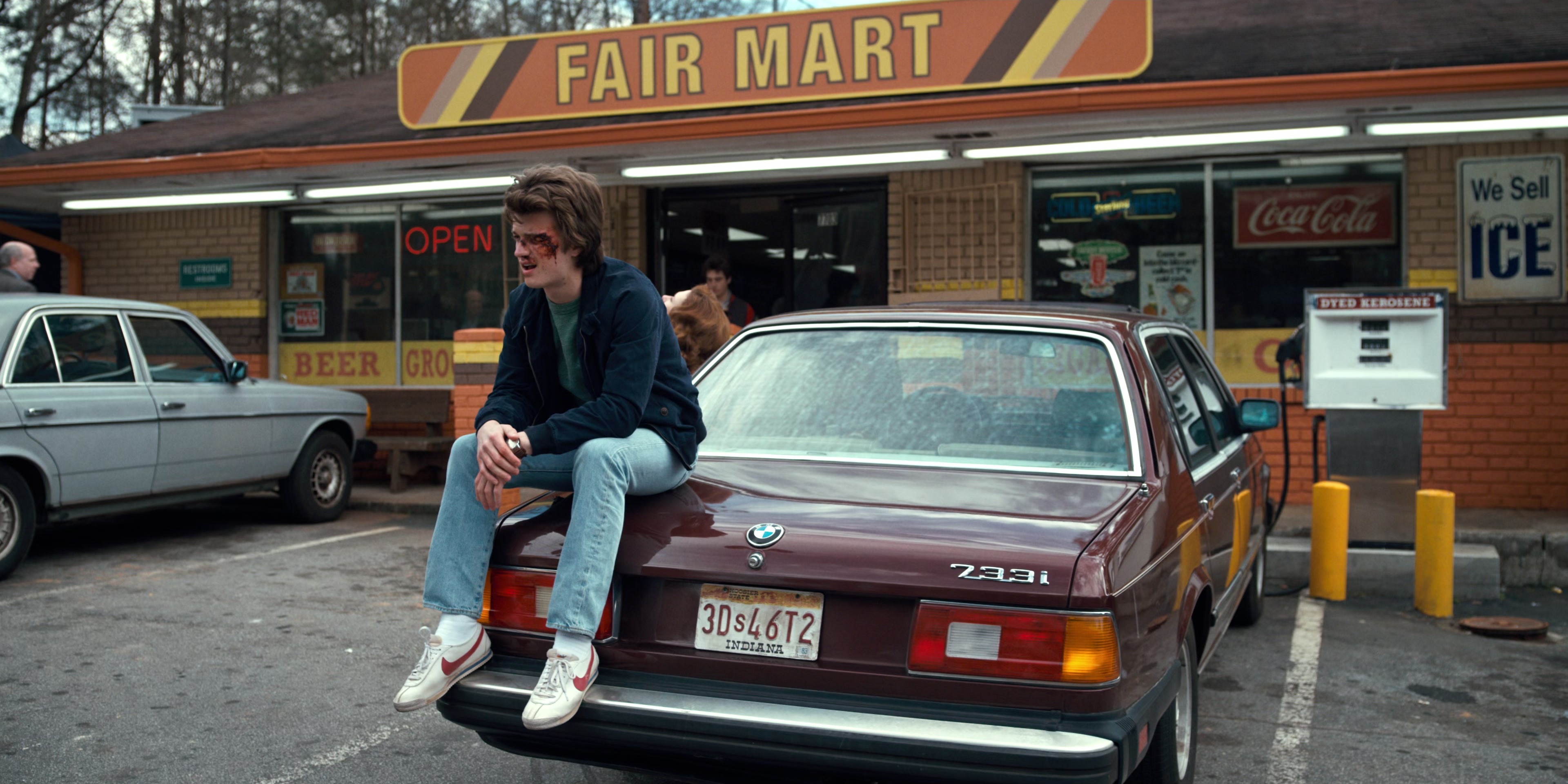 Stranger Things (2016), wide, 2.00:1 — film still