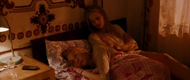 Wide shot frame from Kak menya zovut — room, bed, bedroom