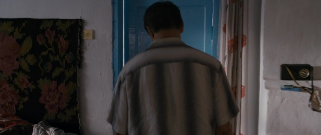 Frame from Kak menya zovut — standing, room, door