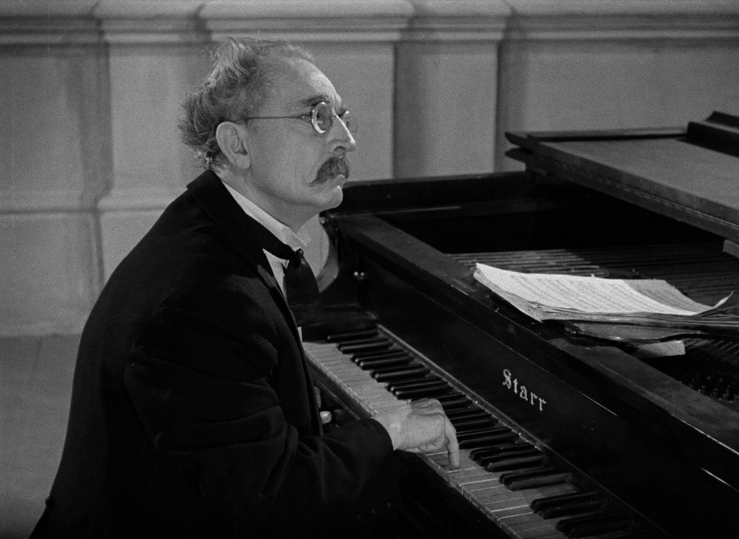 Limelight (1952), wide, 1.37:1 — film still