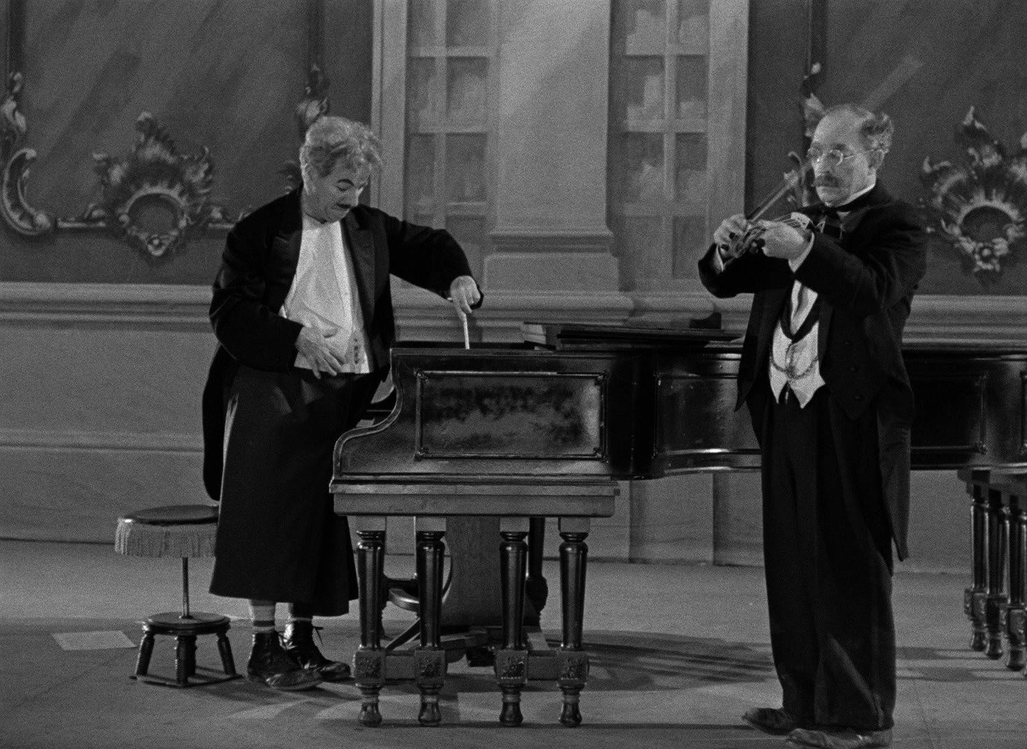 Limelight (1952), wide, 1.37:1 — film still