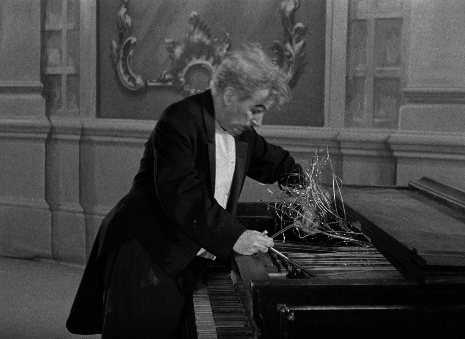 Limelight (1952), wide, 1.37:1 — film still