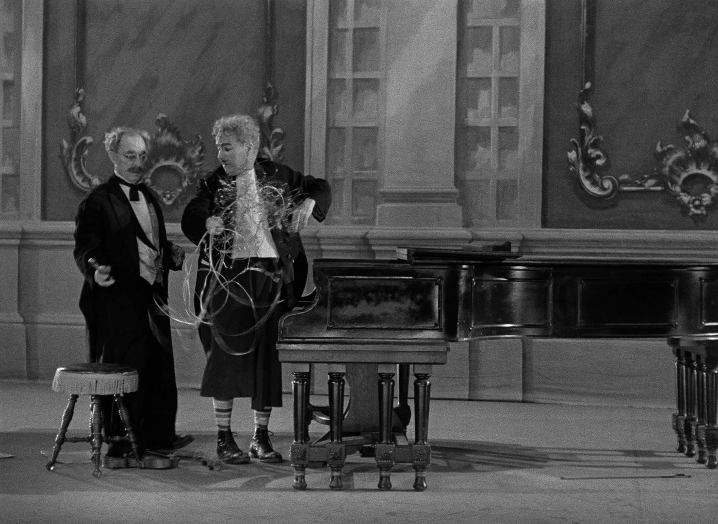 Limelight (1952), wide, 1.37:1 — film still