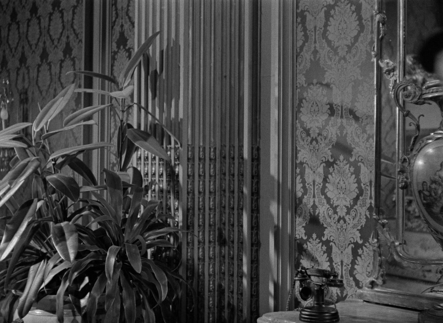 Limelight (1952), wide, 1.37:1 — film still