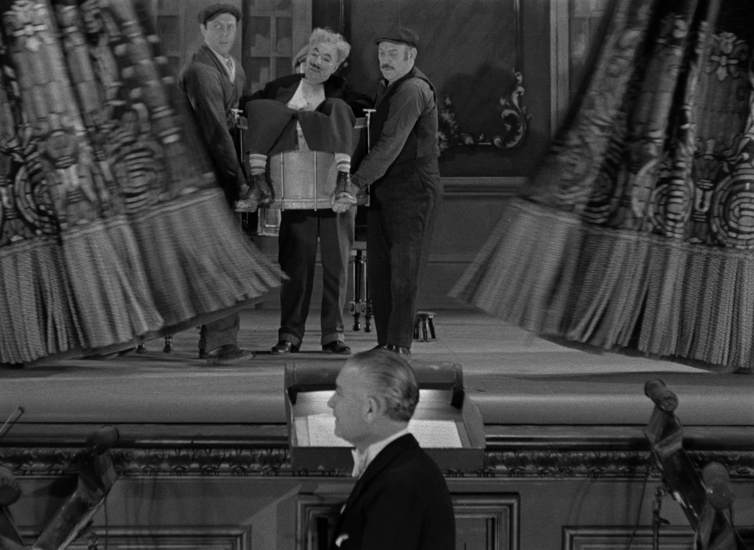 Limelight (1952), wide, 1.37:1 — film still