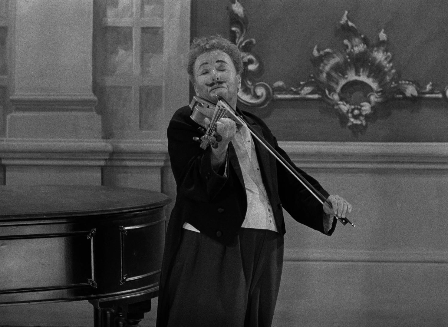 Limelight (1952), wide, 1.37:1 — film still
