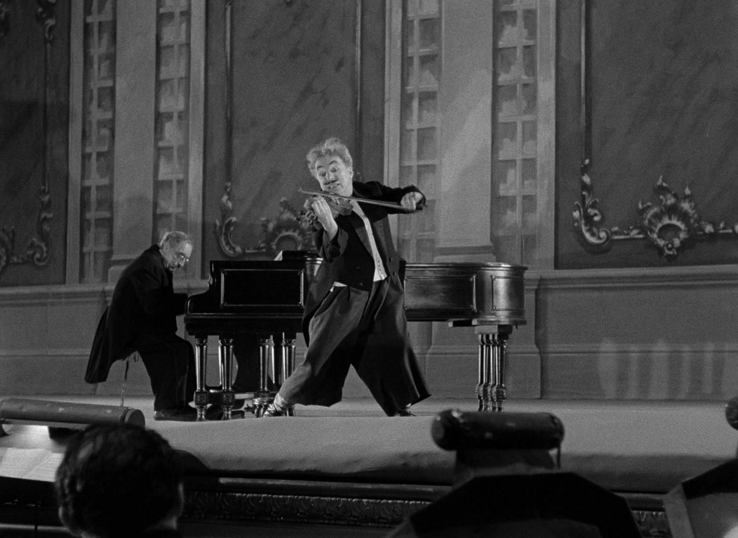 Limelight (1952), wide, 1.37:1 — film still