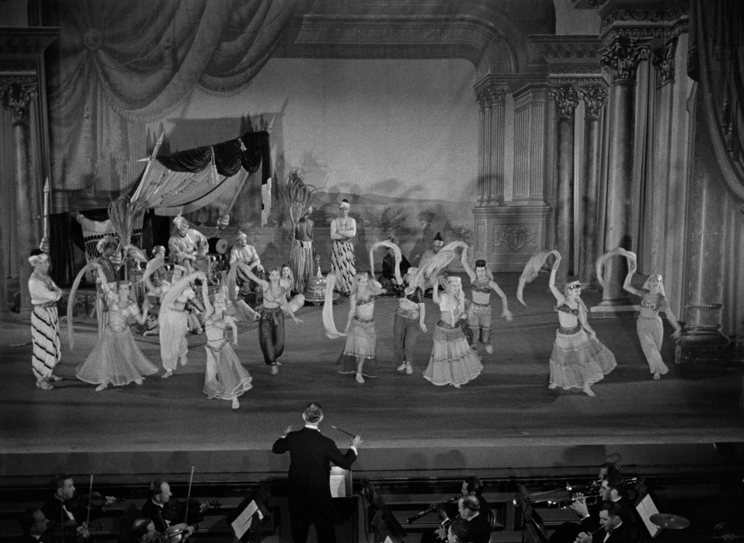 Limelight (1952), wide, 1.37:1 — film still