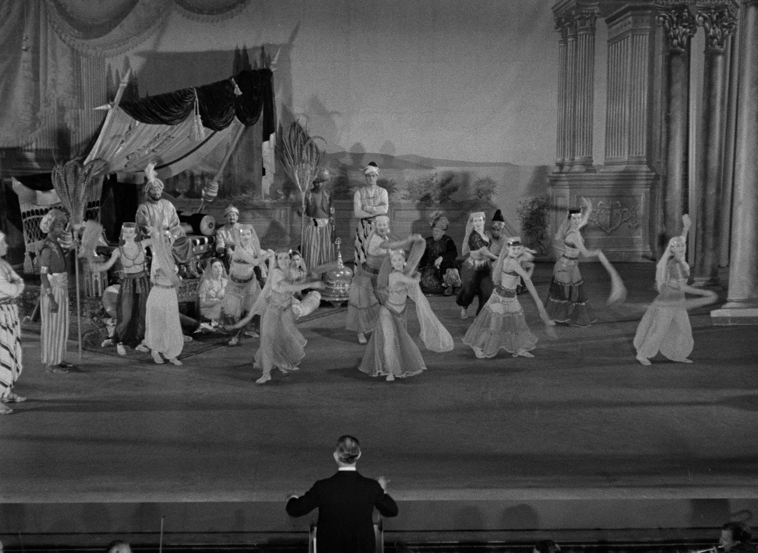 Limelight (1952), wide, 1.37:1 — film still