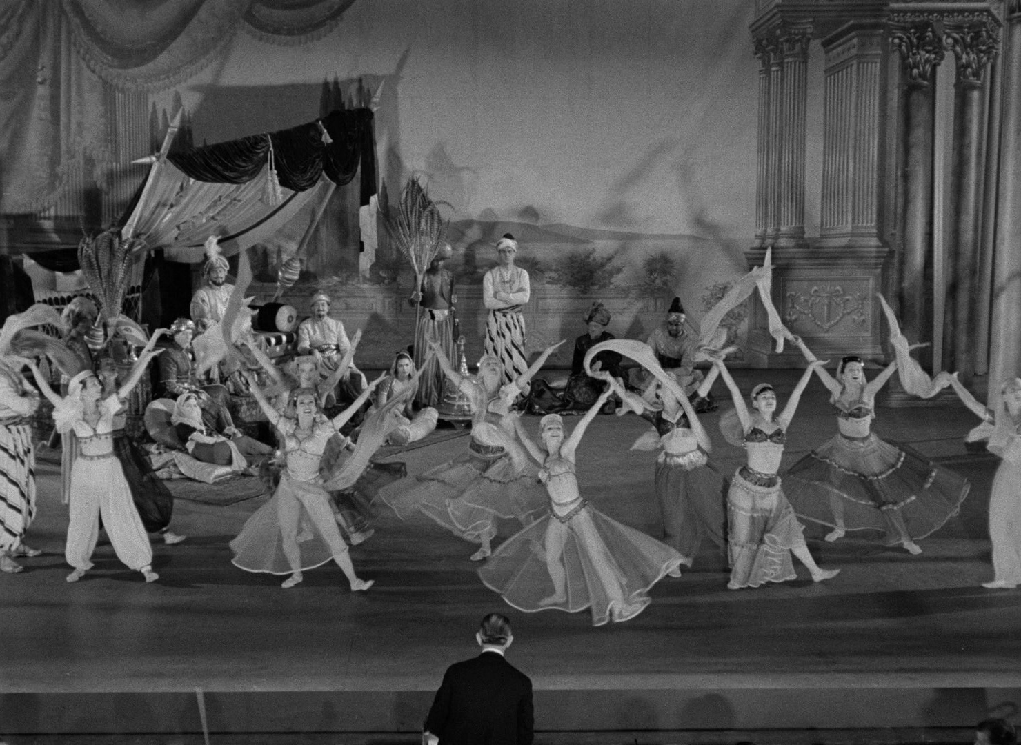 Limelight (1952), wide, 1.37:1 — film still