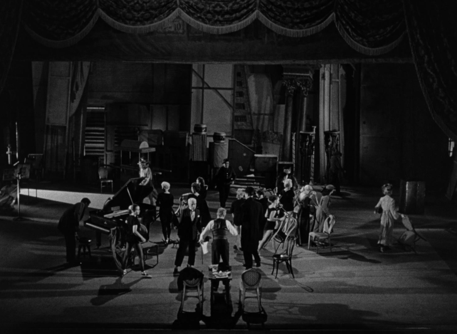 Limelight (1952), wide, 1.37:1 — film still