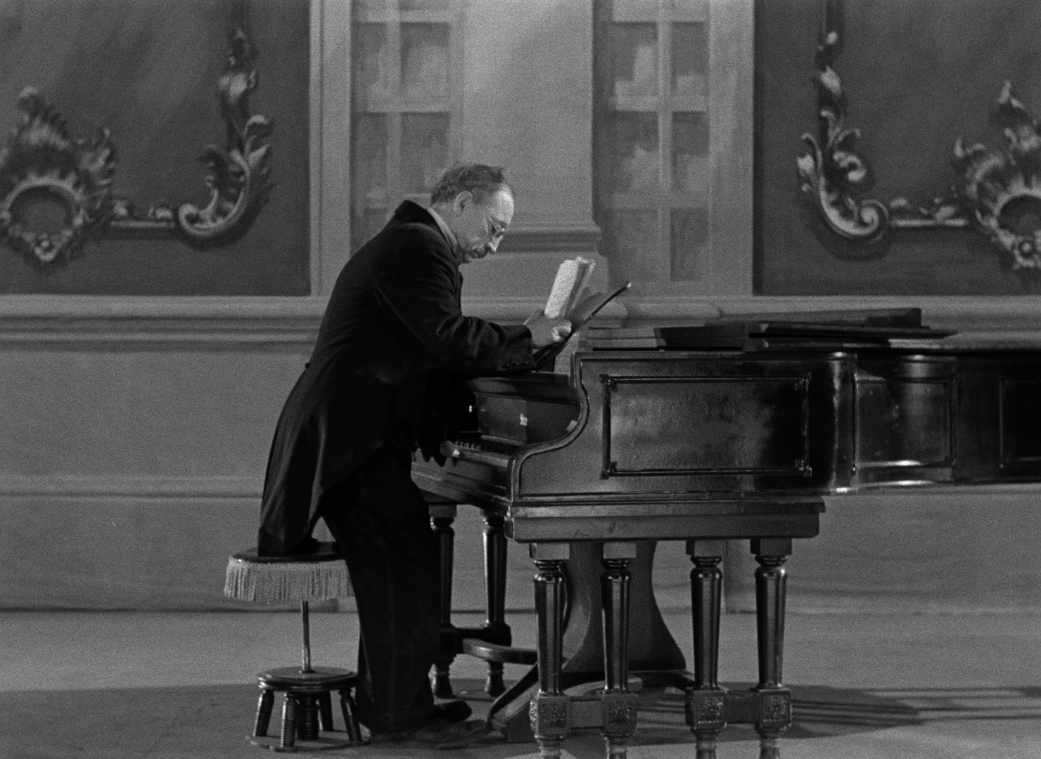 Limelight (1952), wide, 1.37:1 — film still