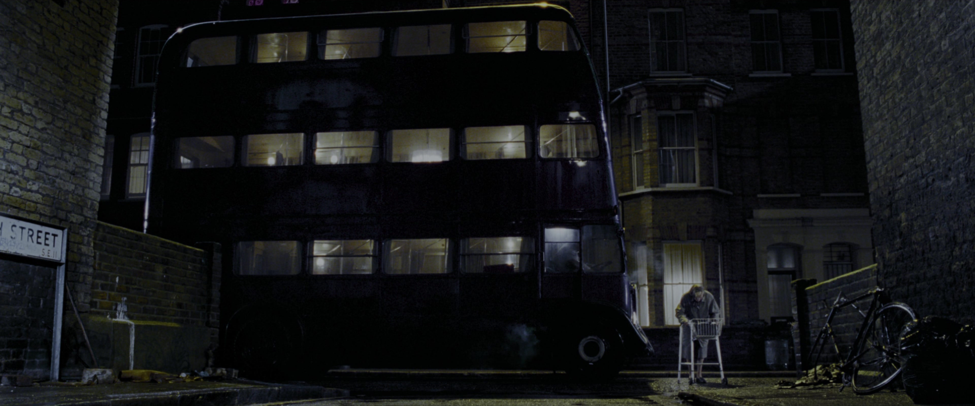 Harry Potter and the Prisoner of Azkaban (2004), wide, 2.40:1 — film still