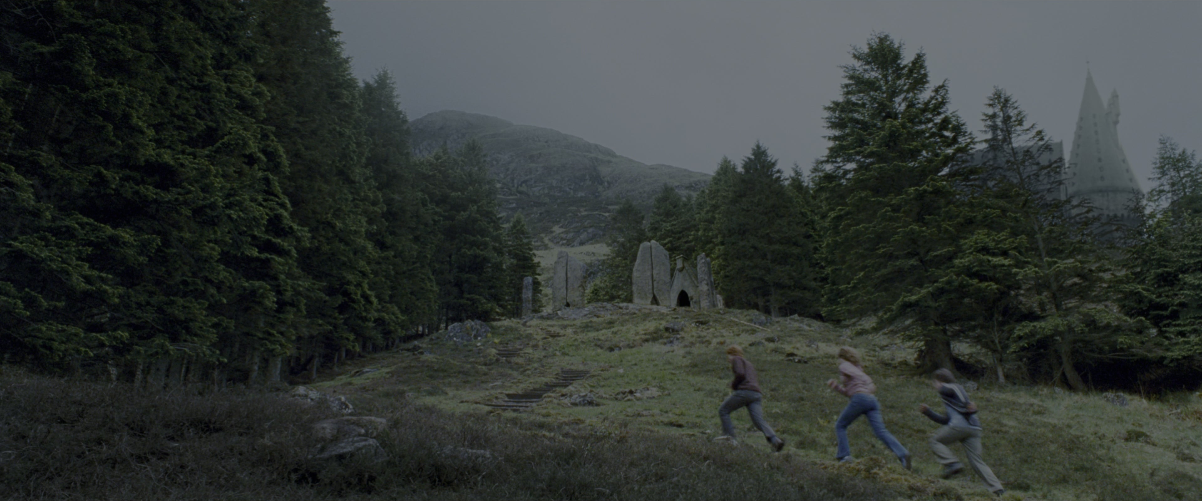 Harry Potter and the Prisoner of Azkaban (2004), wide, 2.40:1 — film still