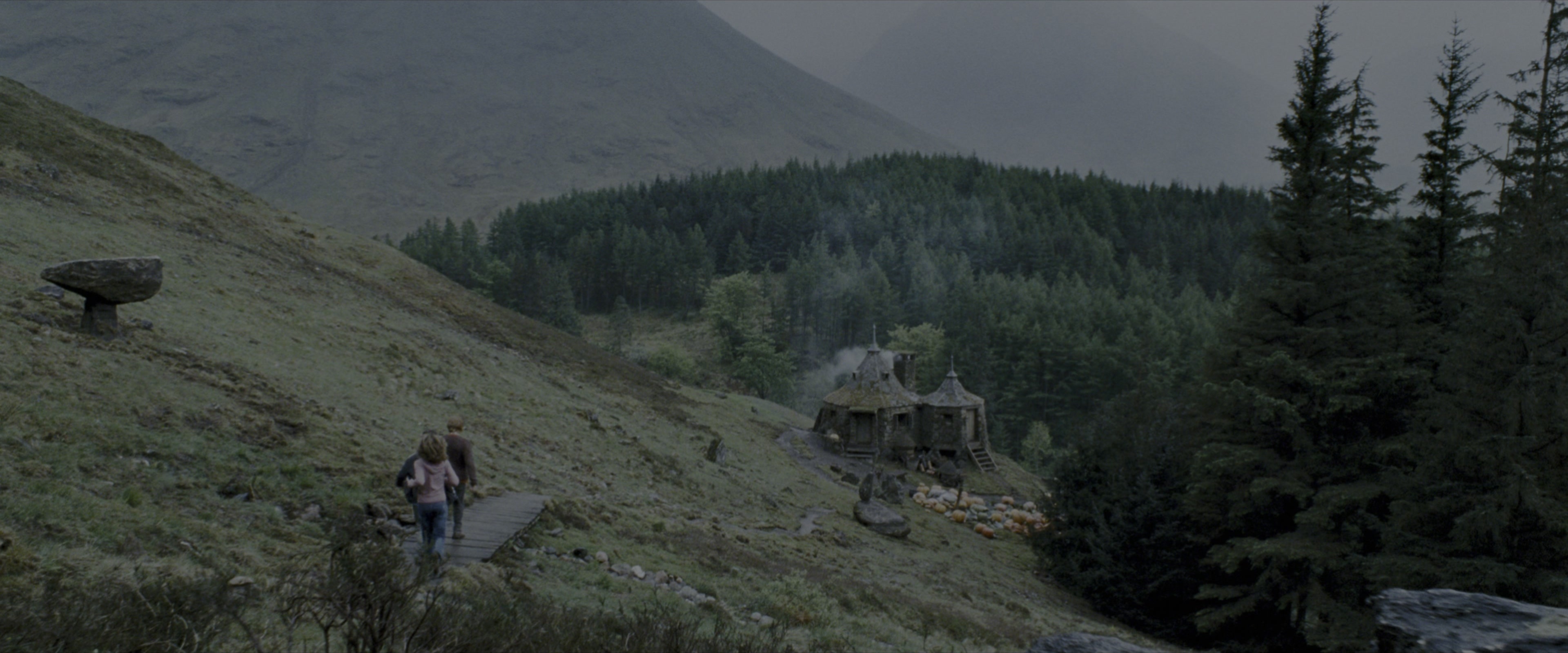Harry Potter and the Prisoner of Azkaban (2004), wide, 2.40:1 — film still