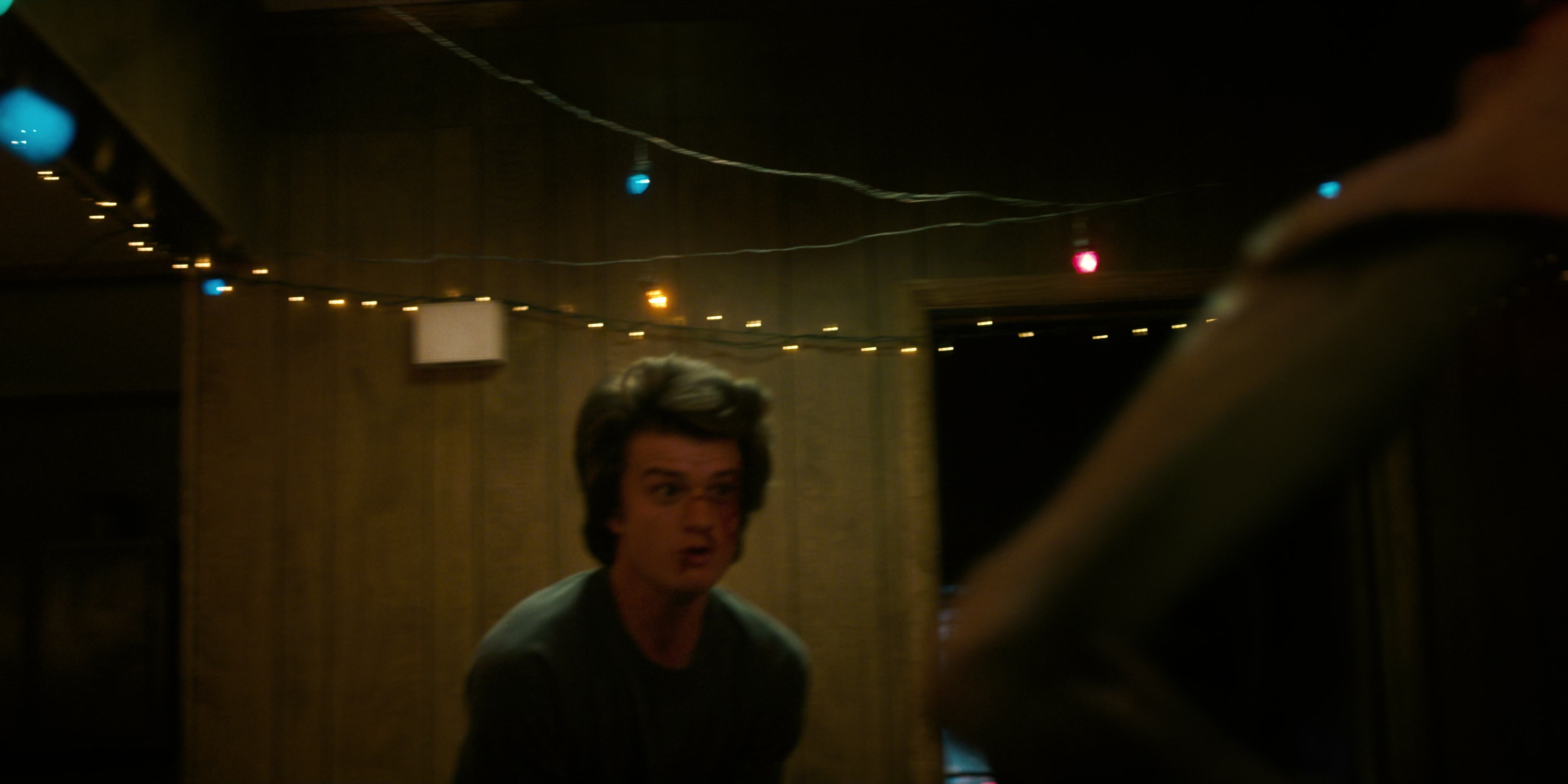 Stranger Things (2016), wide, 2.00:1 — film still