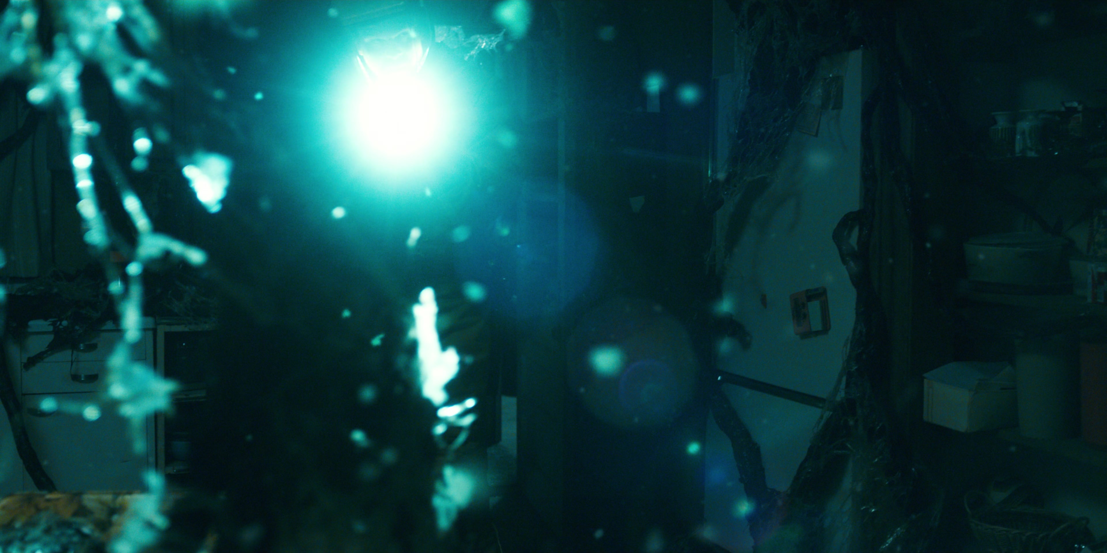 Stranger Things (2016), wide, 2.00:1 — film still