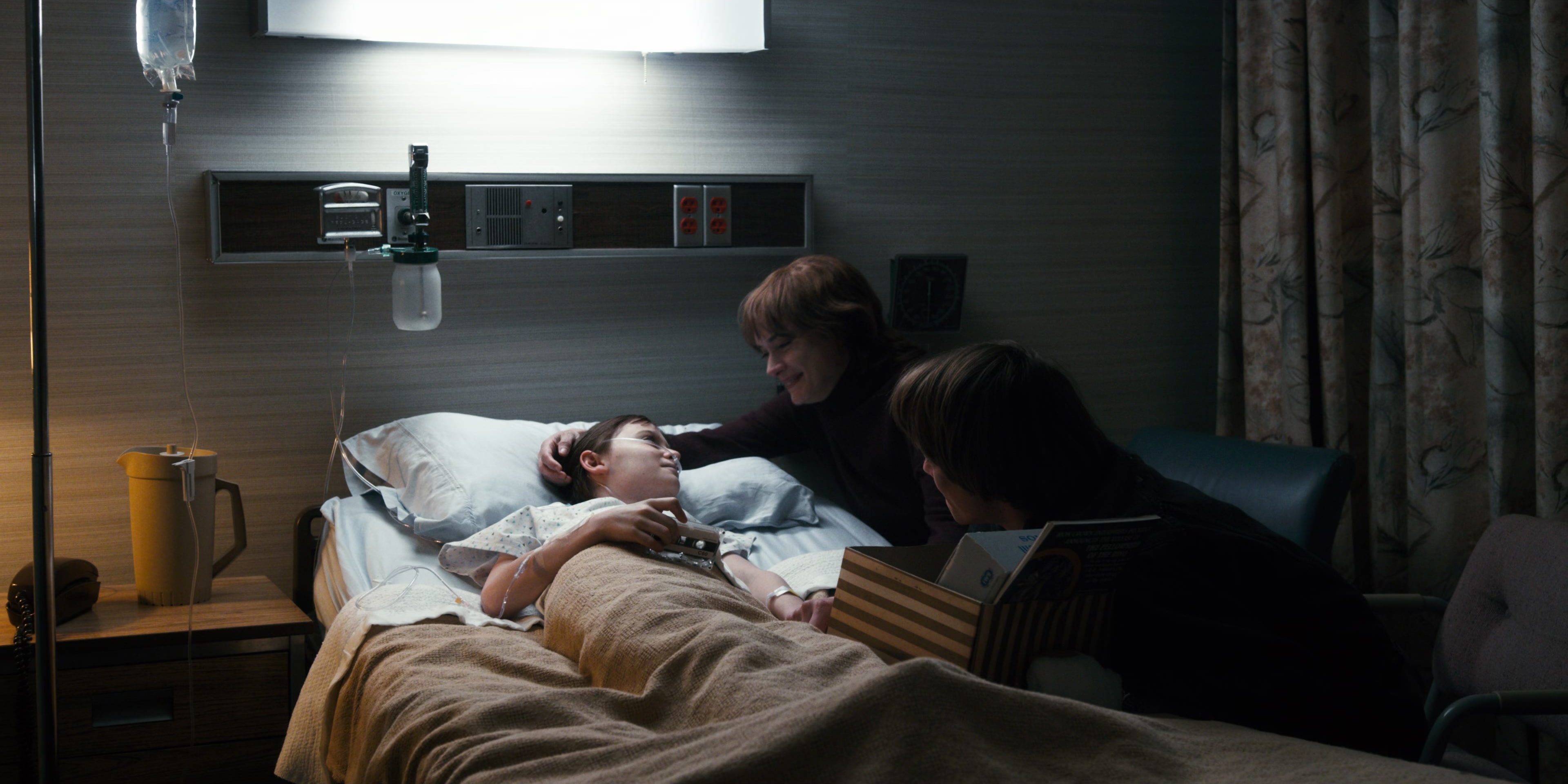 Stranger Things (2016), wide, 2.00:1 — film still