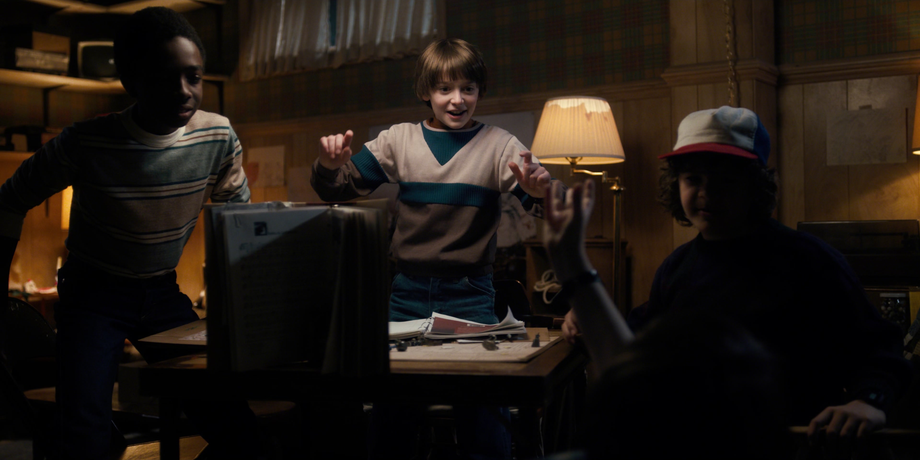 Stranger Things (2016), wide, 2.00:1 — film still
