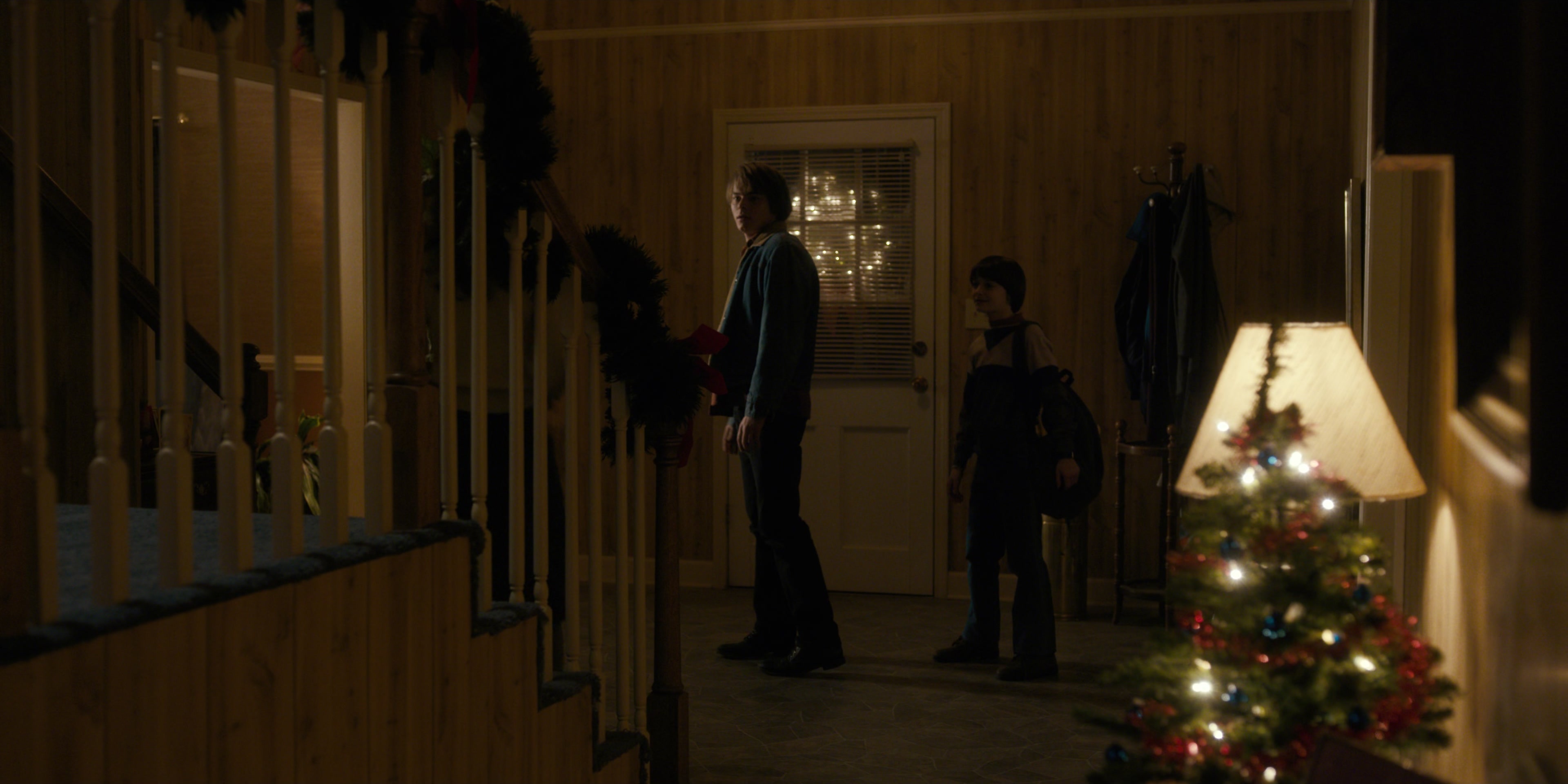 Stranger Things (2016), wide, 2.00:1 — film still