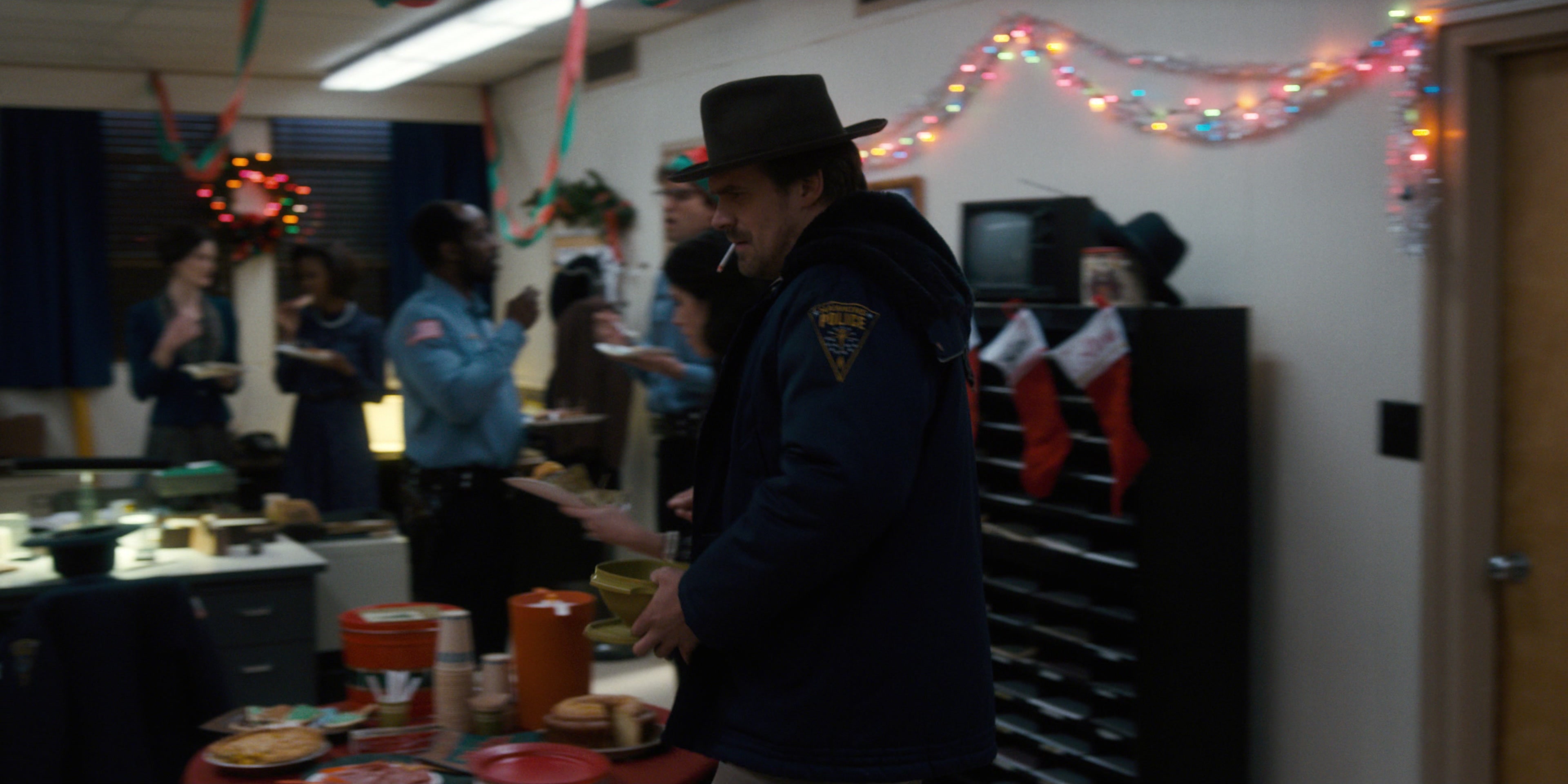 Stranger Things (2016), wide, 2.00:1 — film still