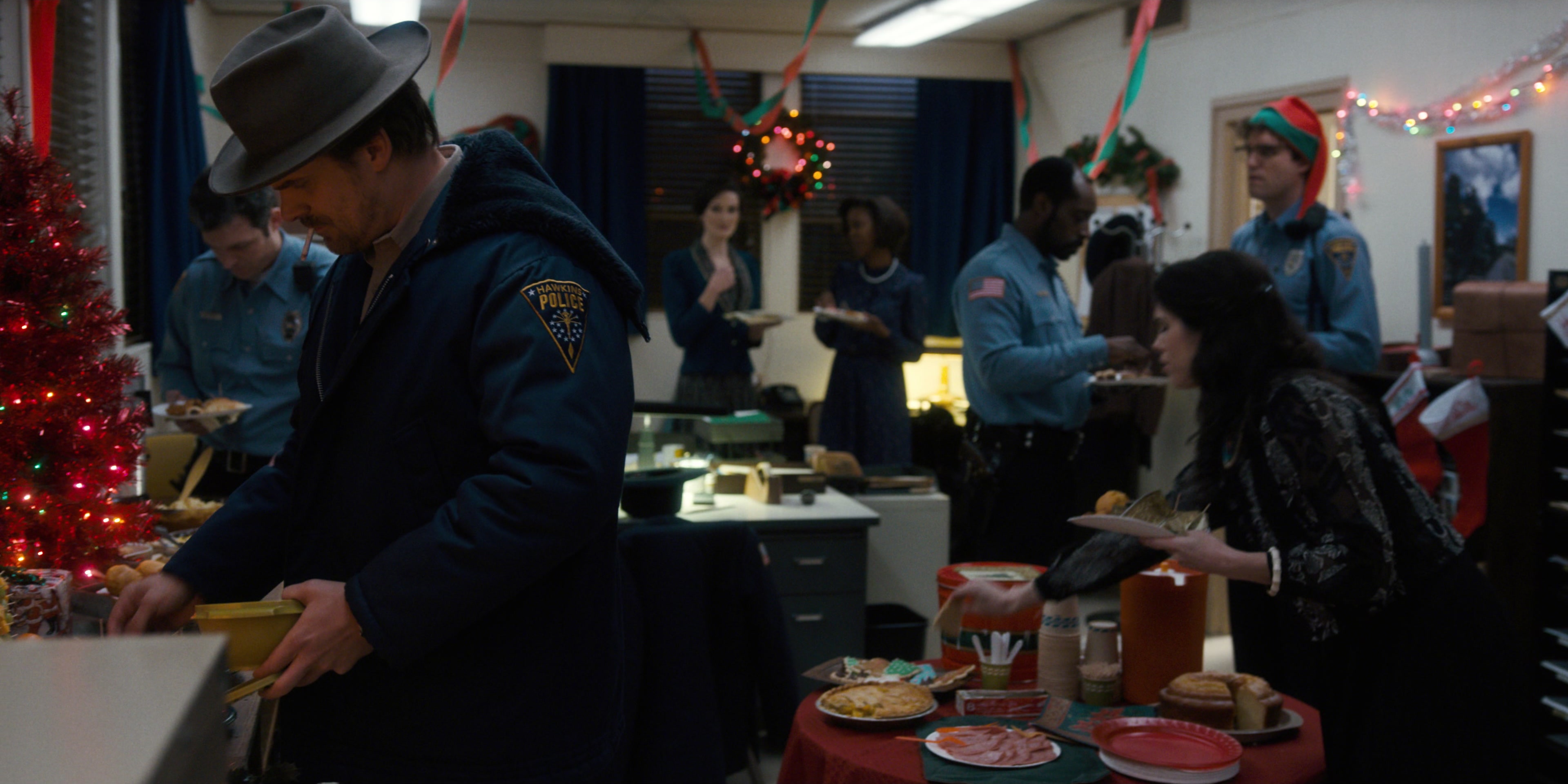Stranger Things (2016), wide, 2.00:1 — film still