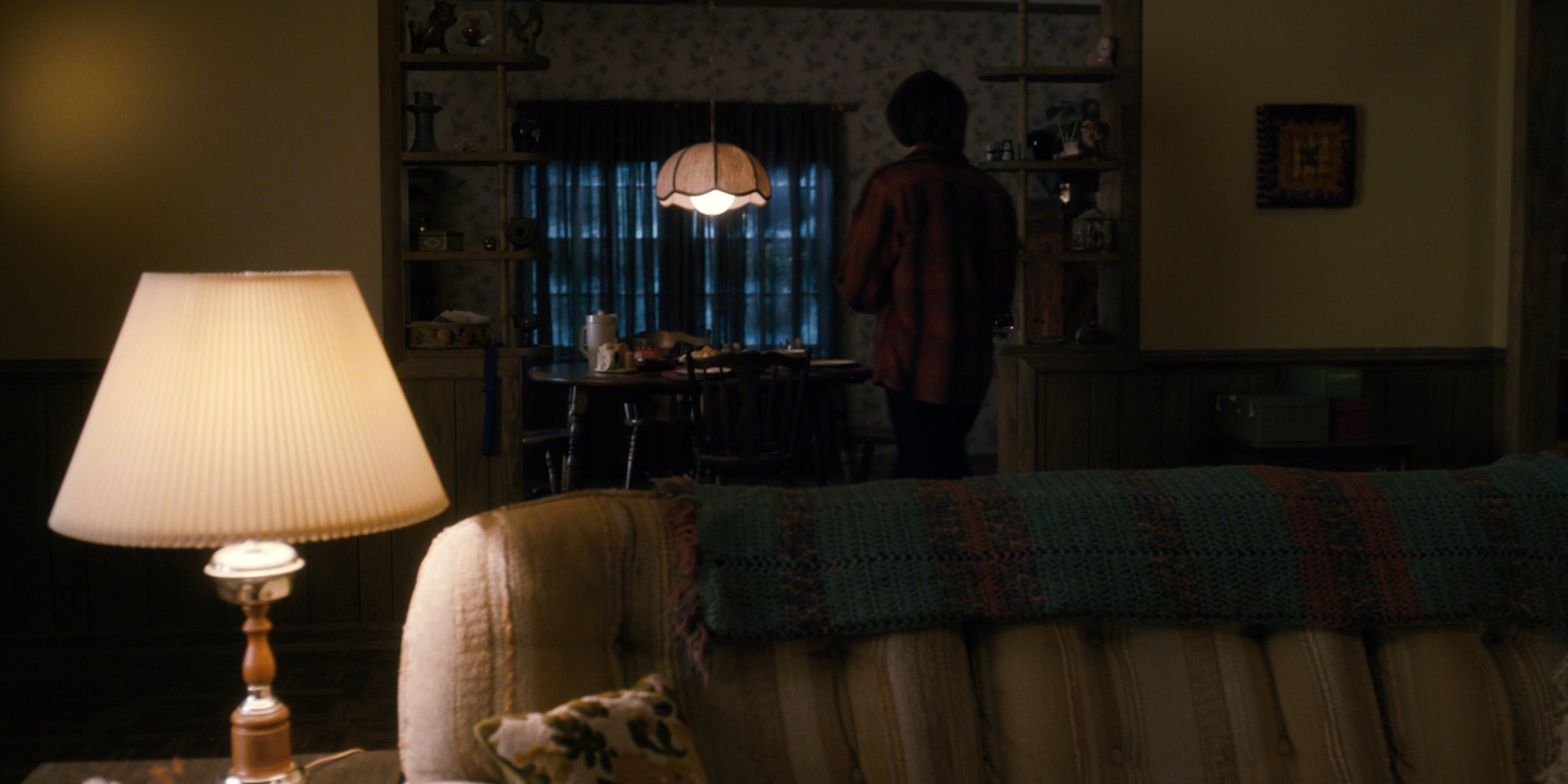 Stranger Things (2016), wide, 2.00:1 — film still