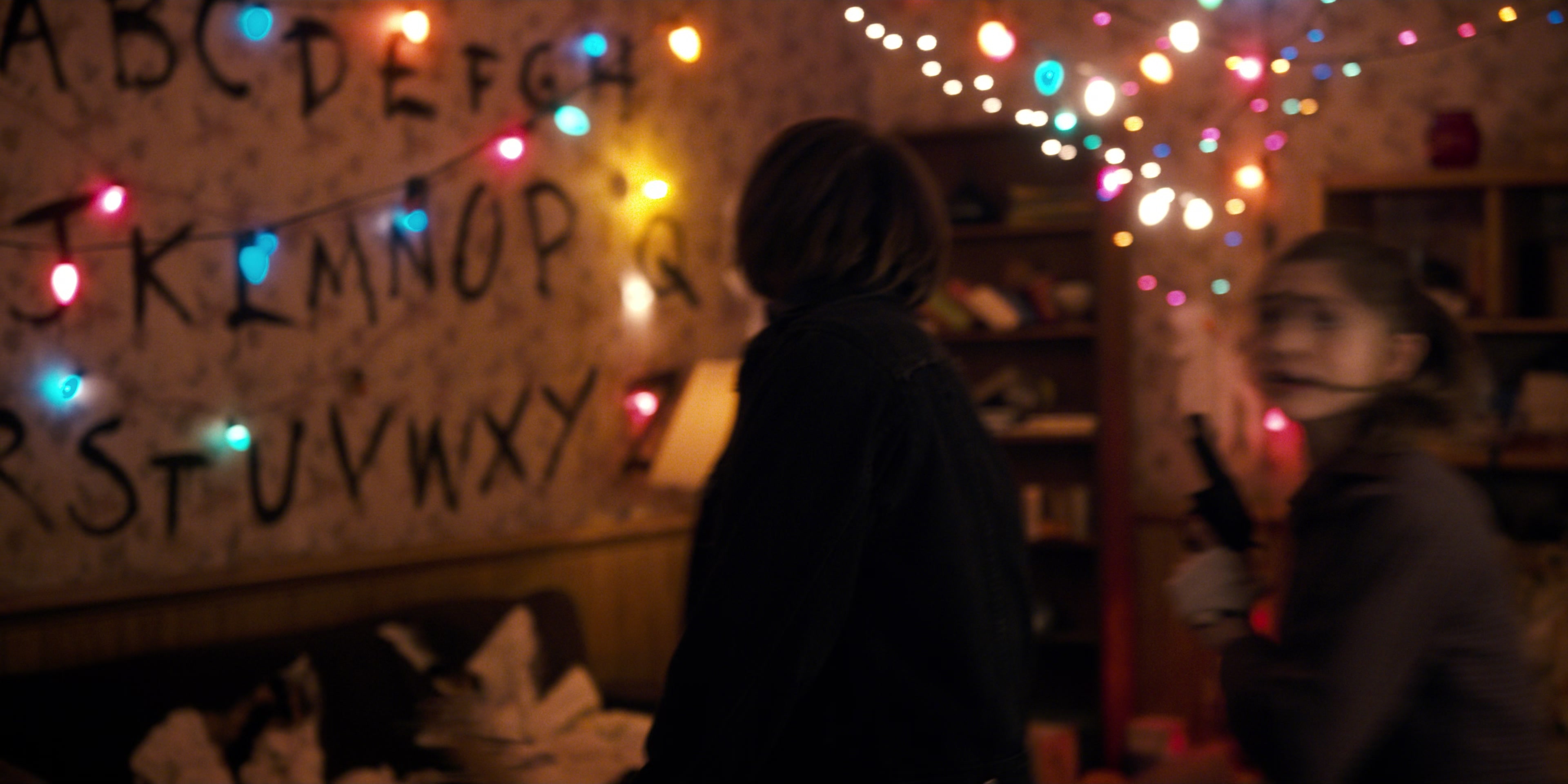 Stranger Things (2016), wide, 2.00:1 — film still