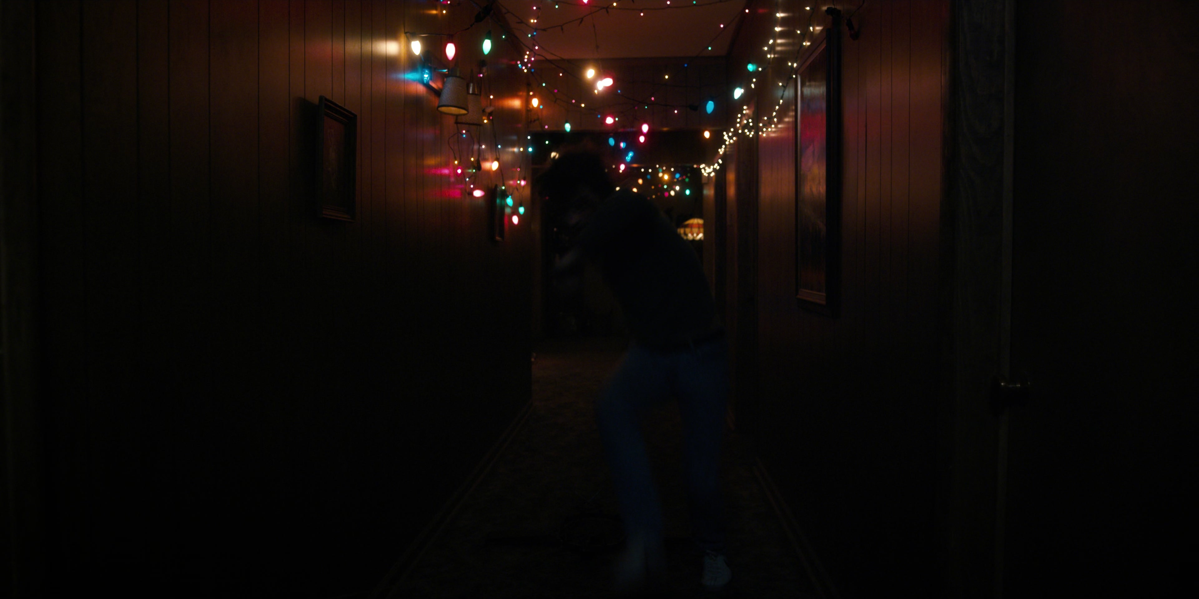 Stranger Things (2016), wide, 2.00:1 — film still