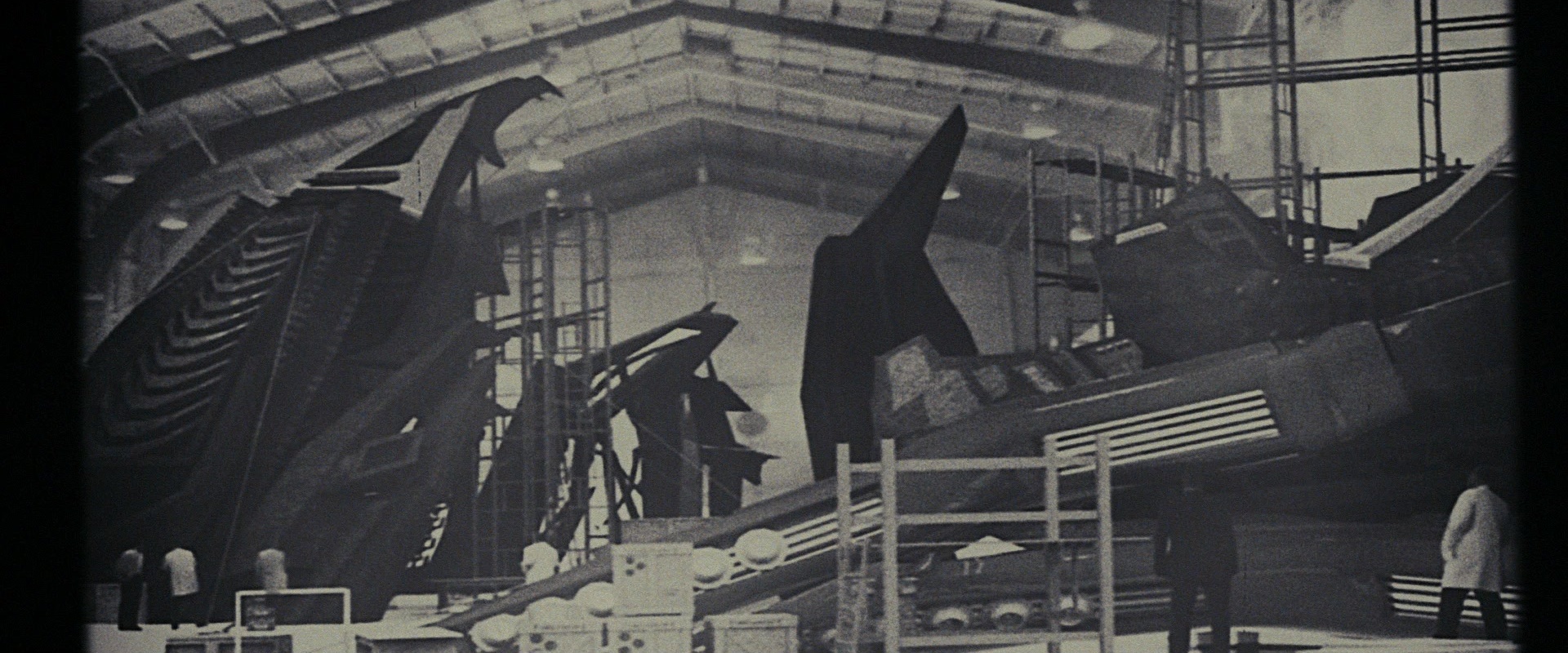Super 8 (2011), wide, 2.40:1 — film still