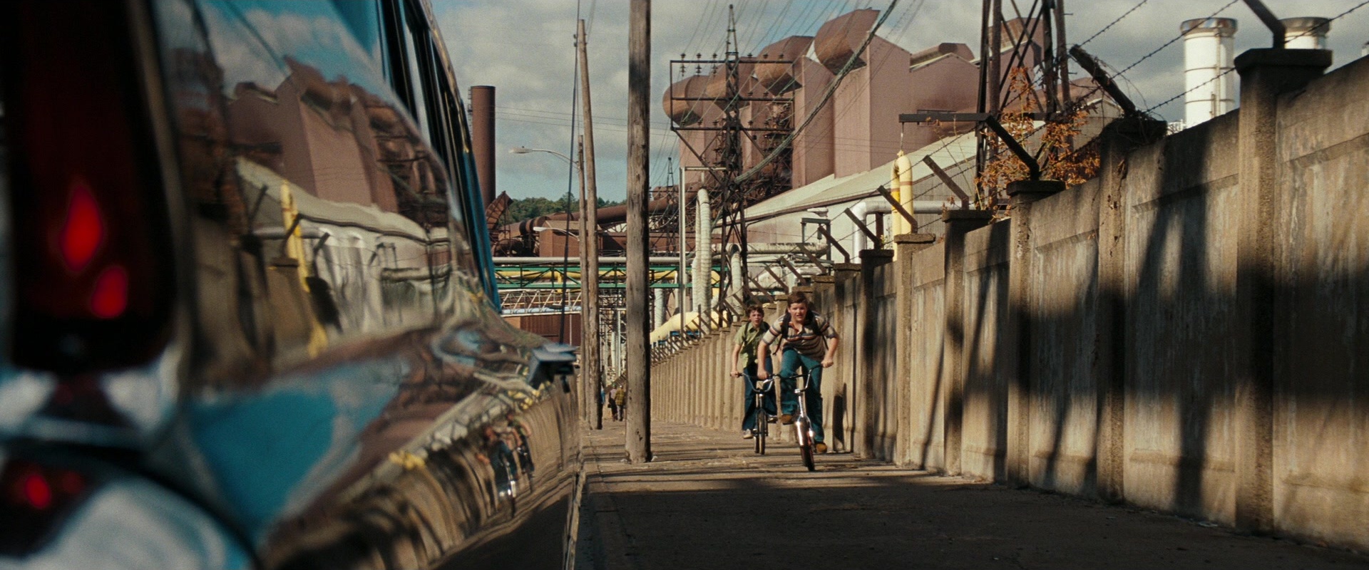 Super 8 (2011), wide, 2.40:1 — film still