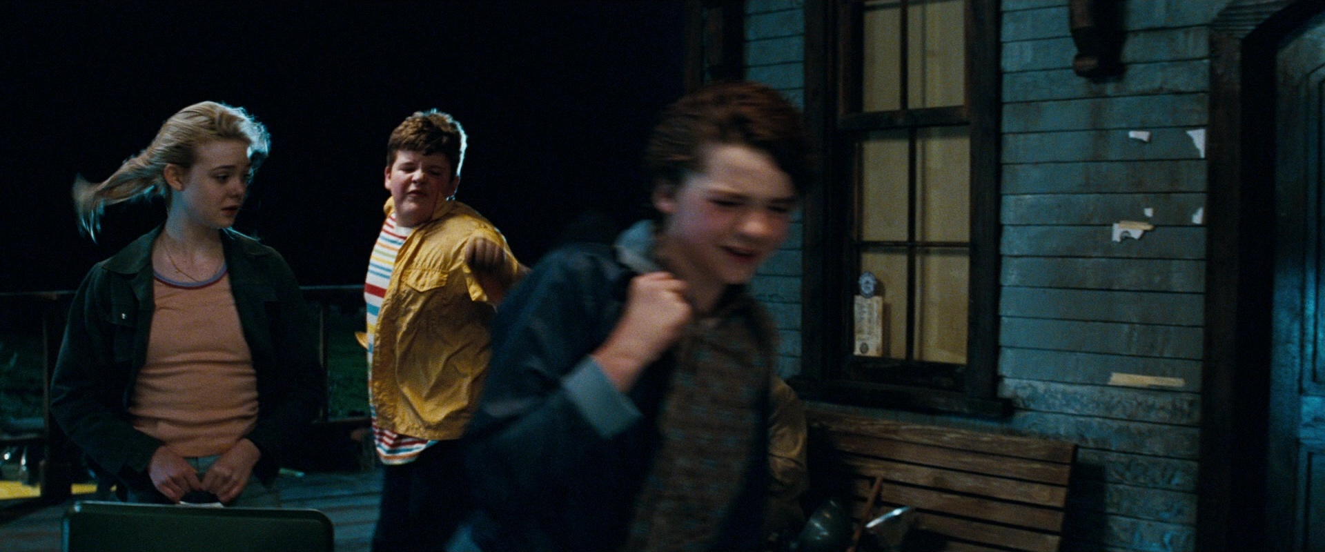 Super 8 (2011), wide, 2.40:1 — film still