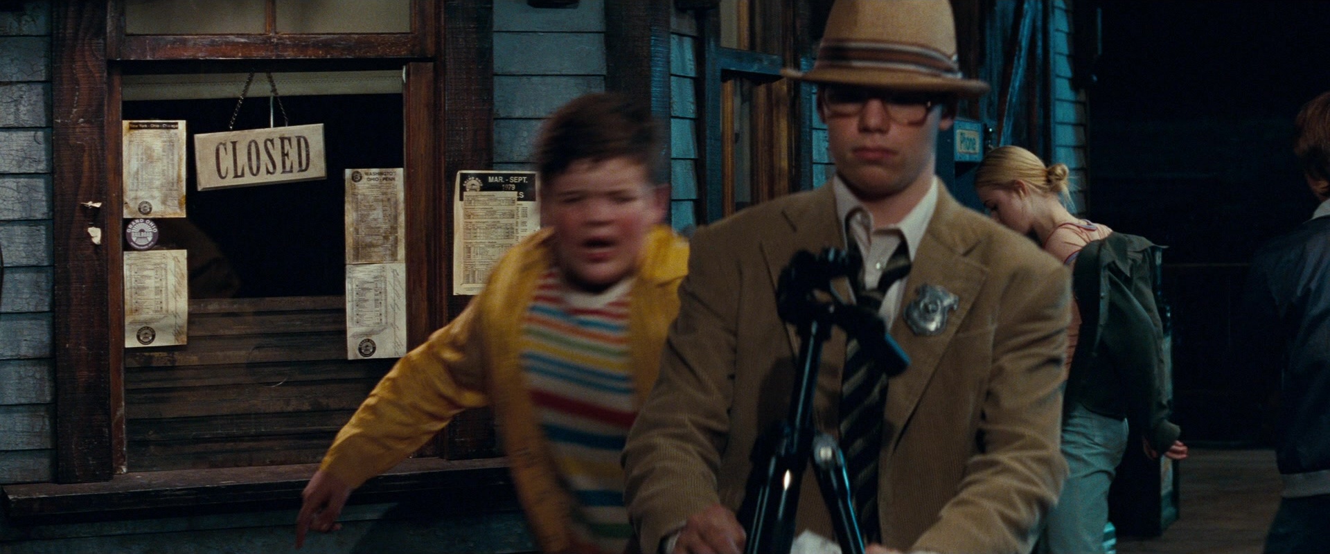Super 8 (2011), wide, 2.40:1 — film still