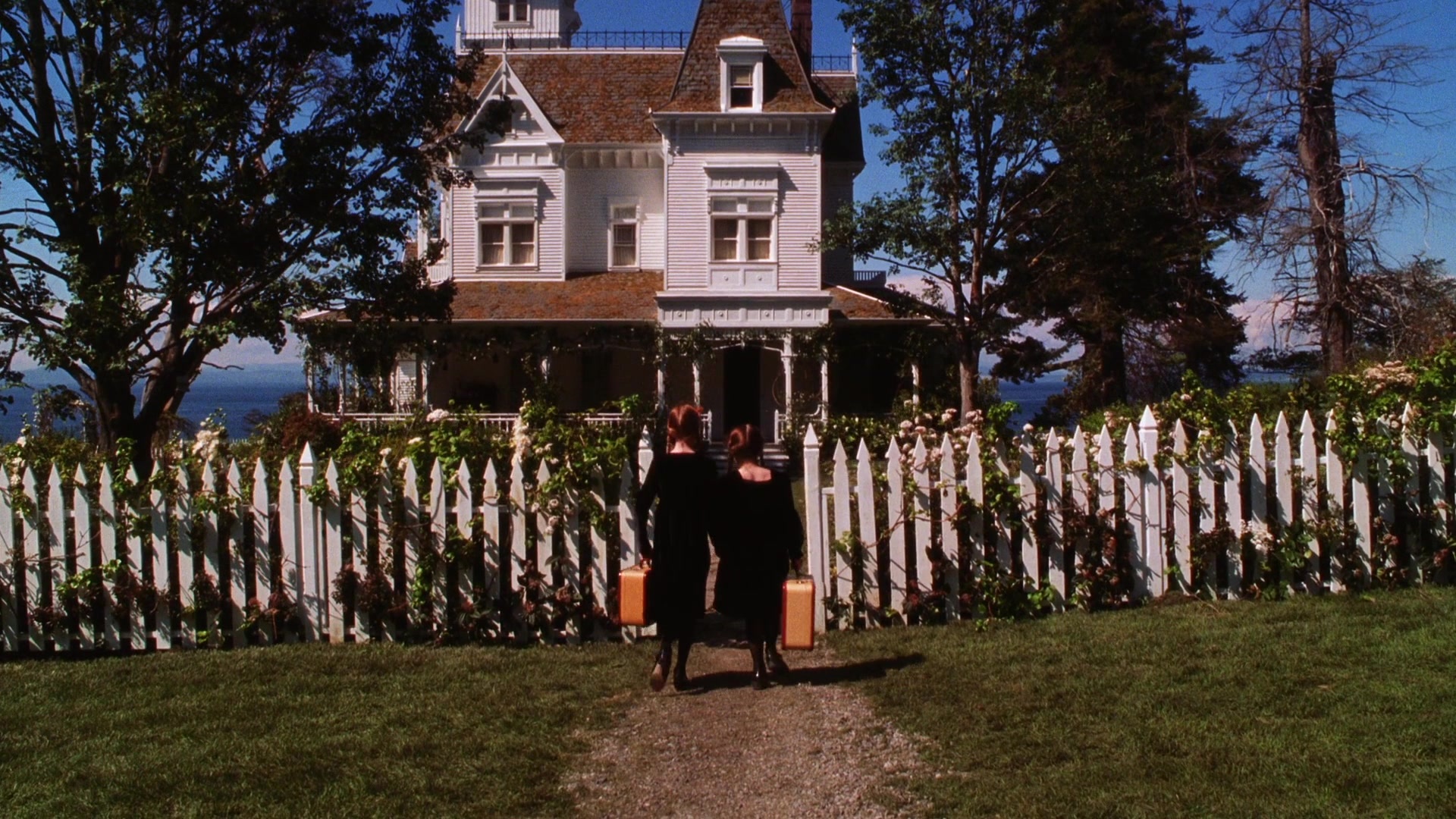 Practical Magic (1998), wide, 1.78:1 — film still