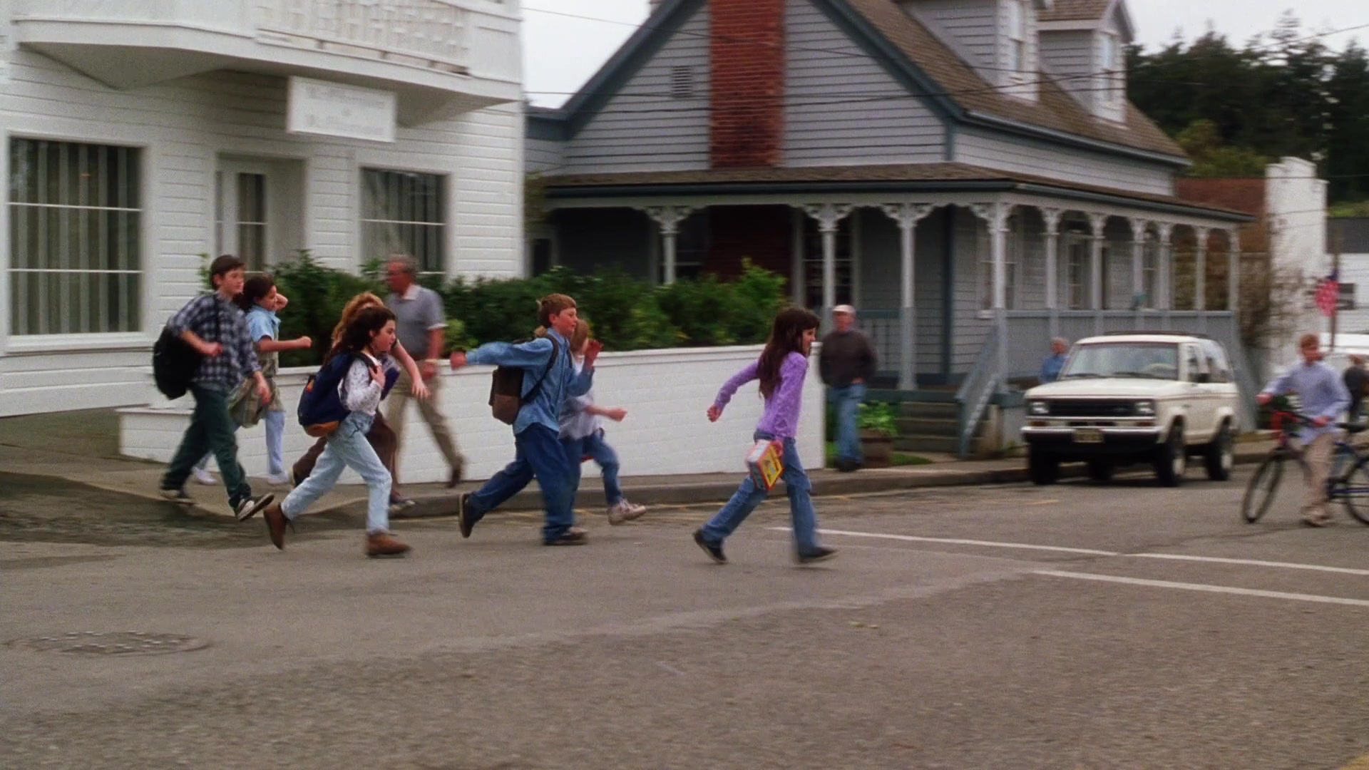 Practical Magic (1998), wide, 1.78:1 — film still