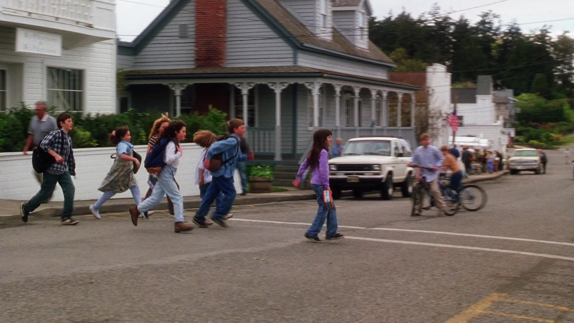 Practical Magic (1998), wide, 1.78:1 — film still