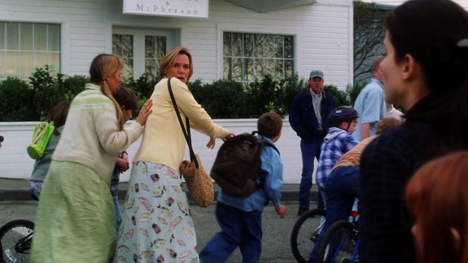 Practical Magic (1998), wide, 1.78:1 — film still