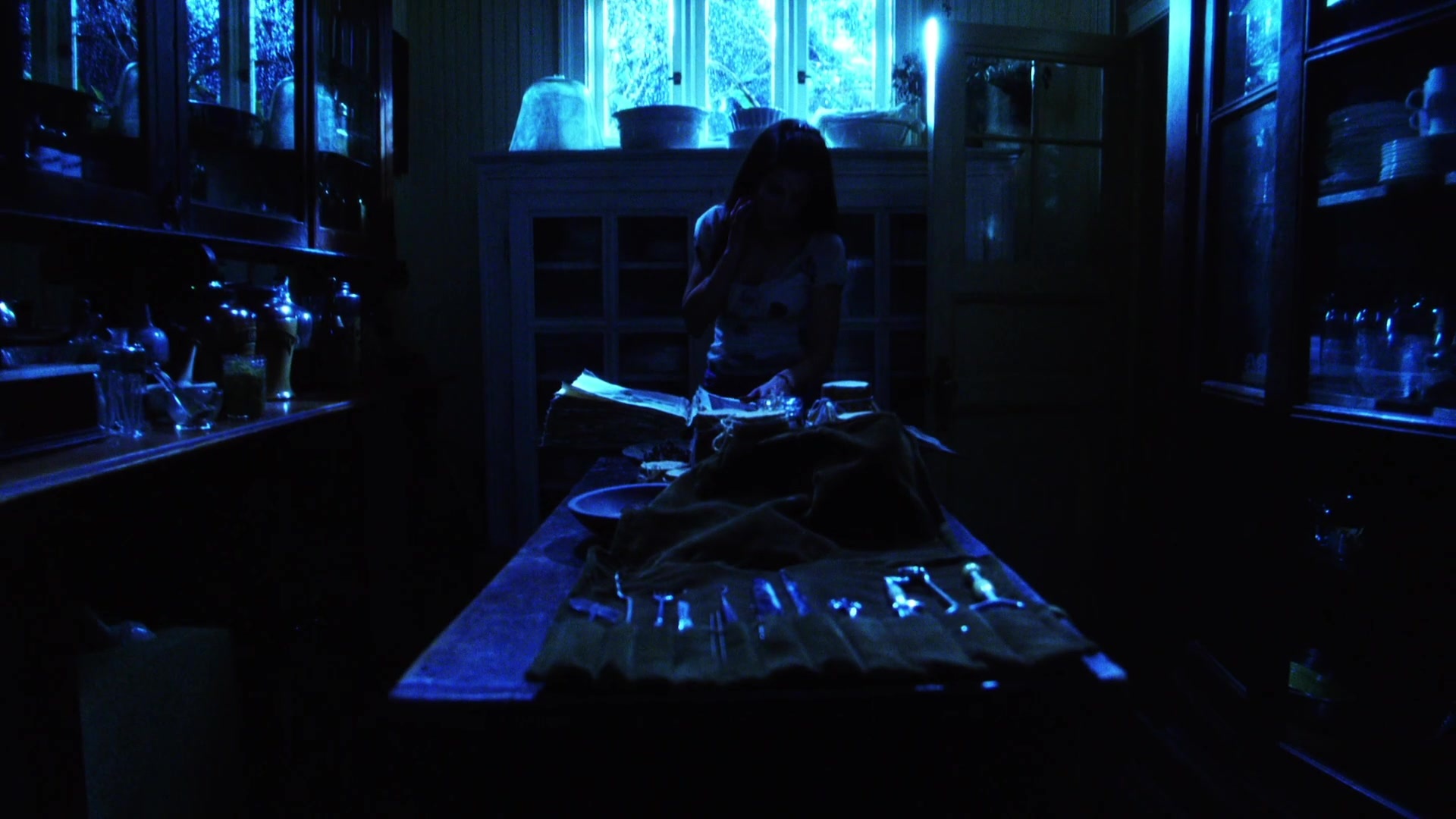 Practical Magic (1998), wide, 1.78:1 — film still