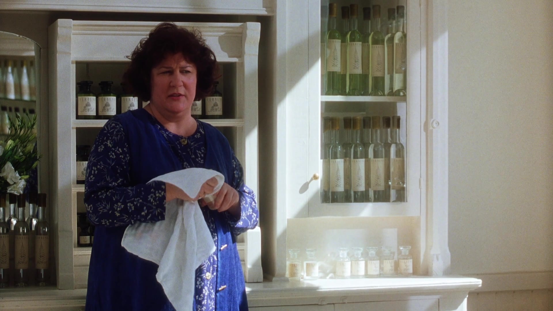 Practical Magic (1998), wide, 1.78:1 — film still