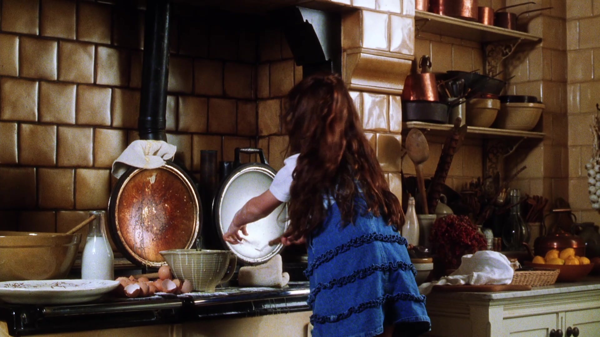 Practical Magic (1998), wide, 1.78:1 — film still