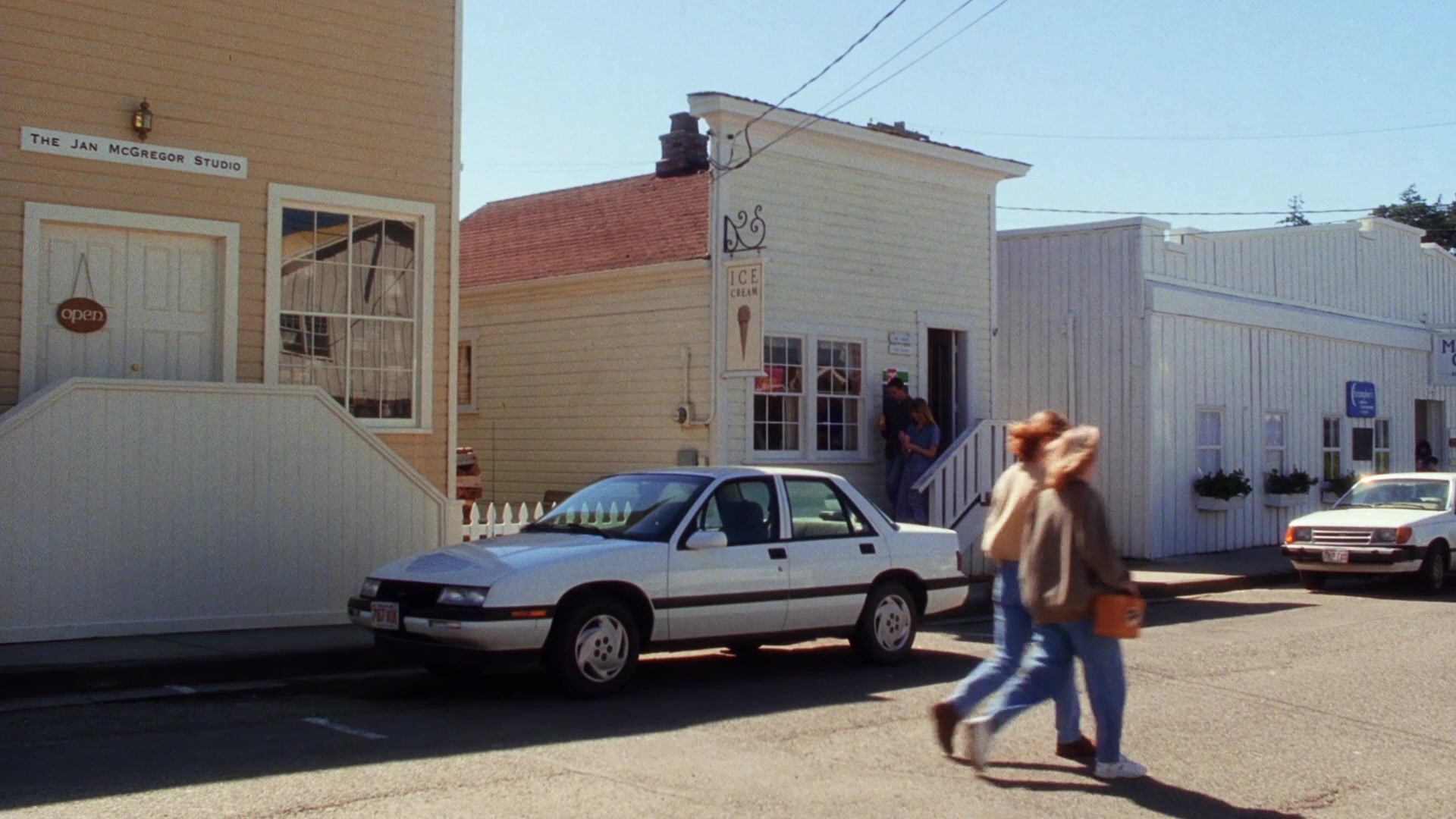 Practical Magic (1998), wide, 1.78:1 — film still