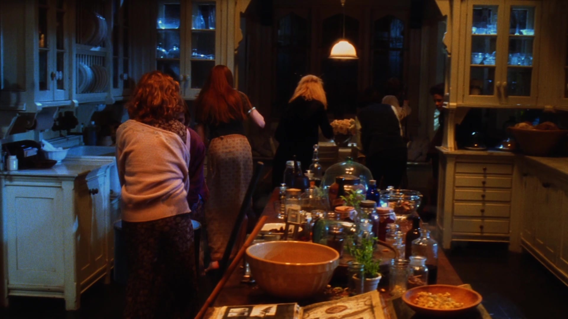 Practical Magic (1998), wide, 1.78:1 — film still