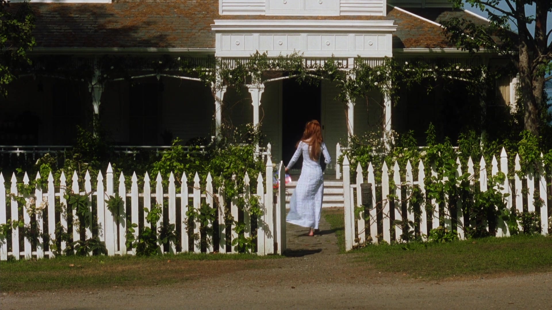 Practical Magic (1998), wide, 1.78:1 — film still