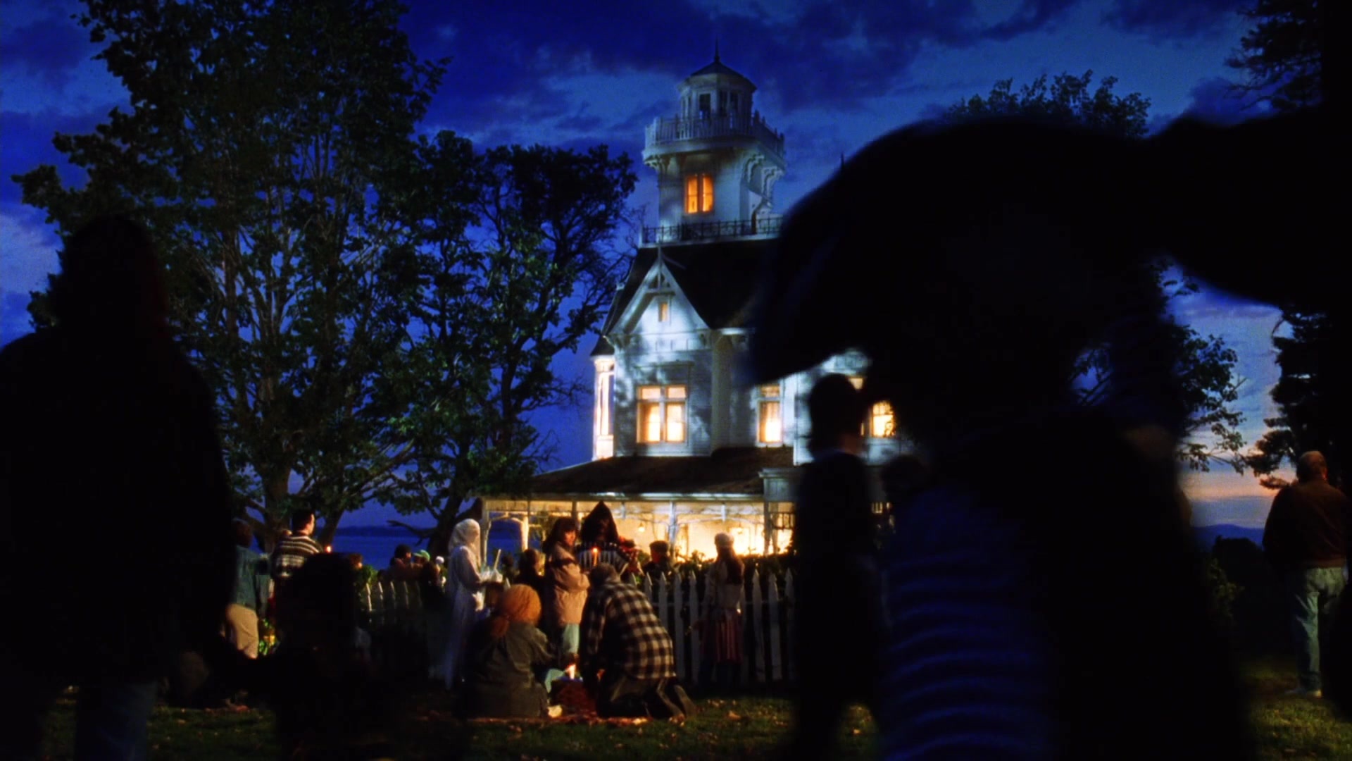 Practical Magic (1998), wide, 1.78:1 — film still
