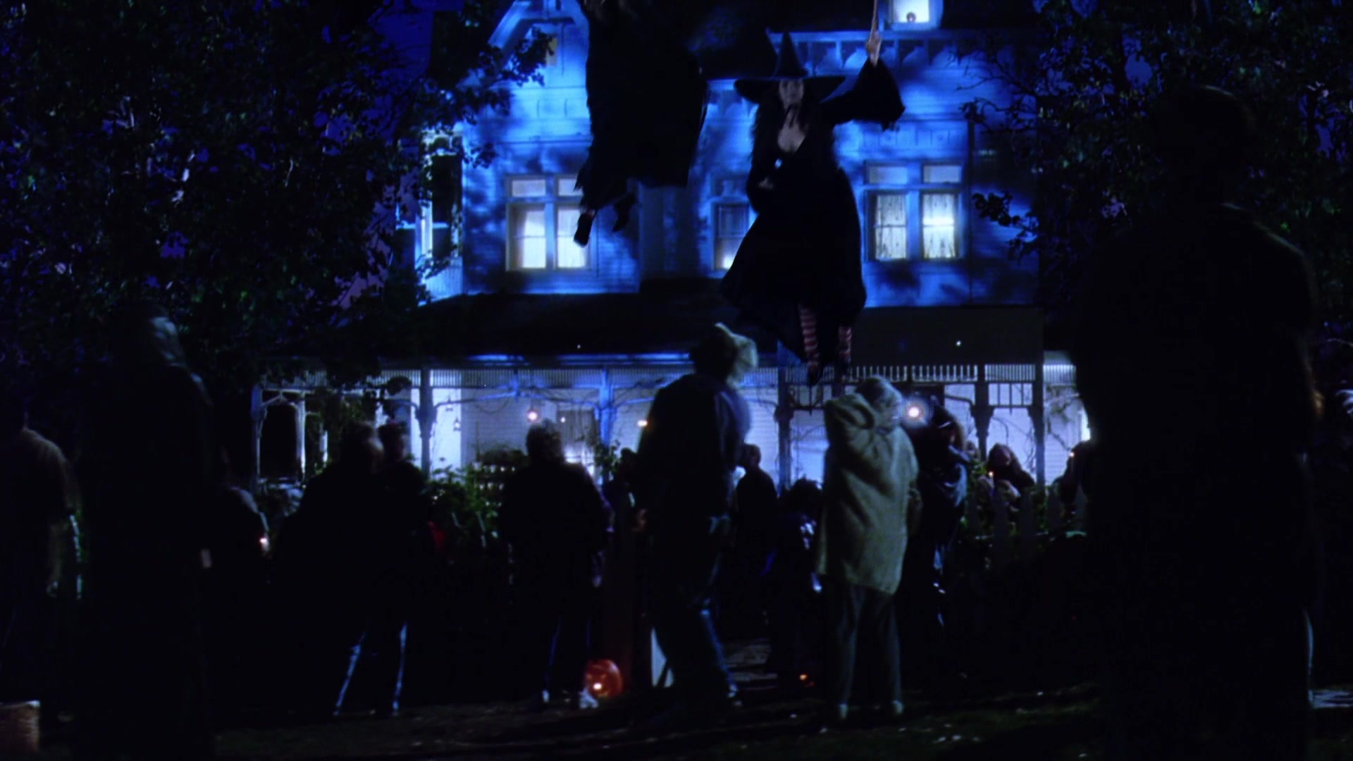 Practical Magic (1998), wide, 1.78:1 — film still