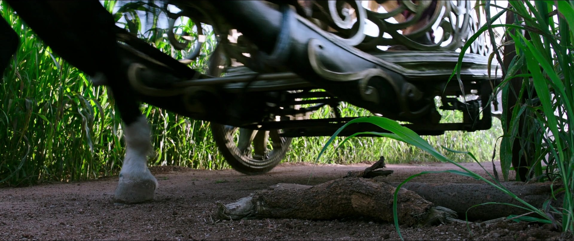 Bãhubali 2: The Conclusion (2017), wide, 2.38:1 — film still