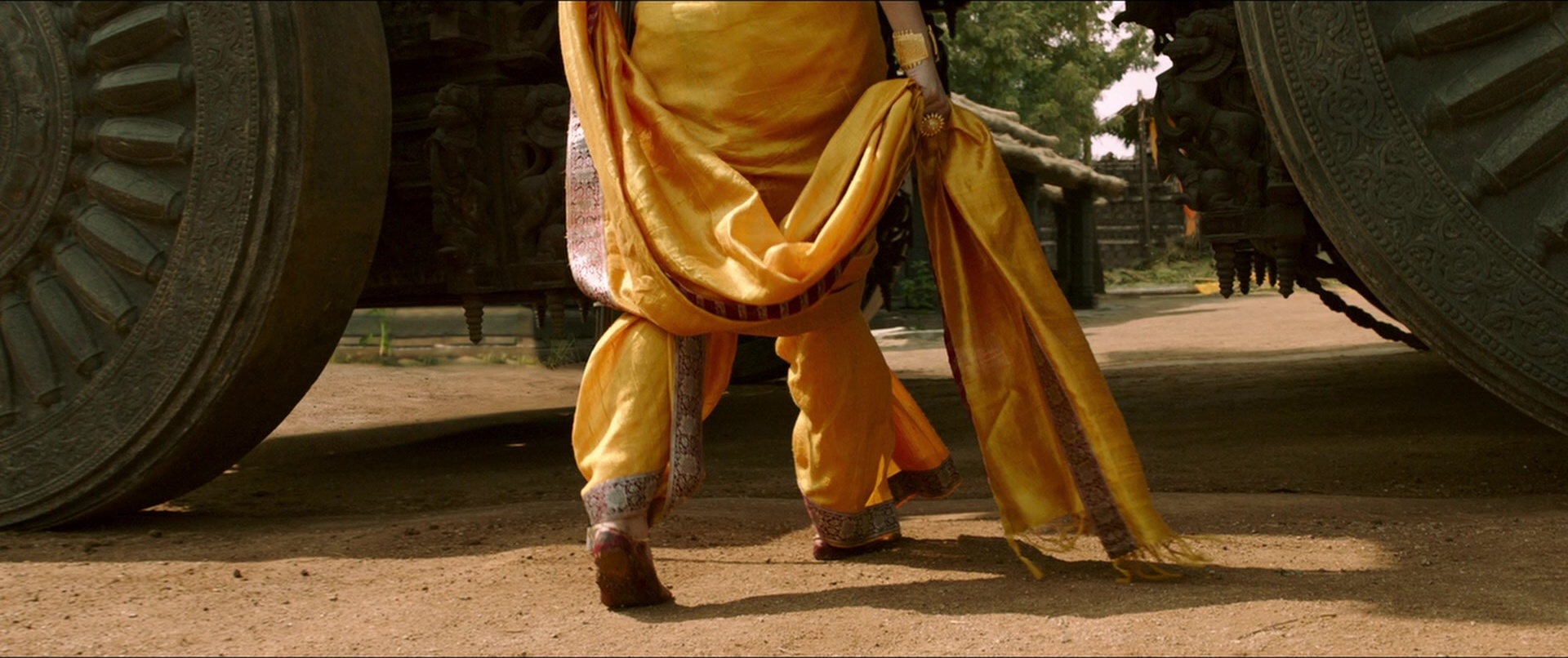 Bãhubali 2: The Conclusion (2017), wide, 2.38:1 — film still