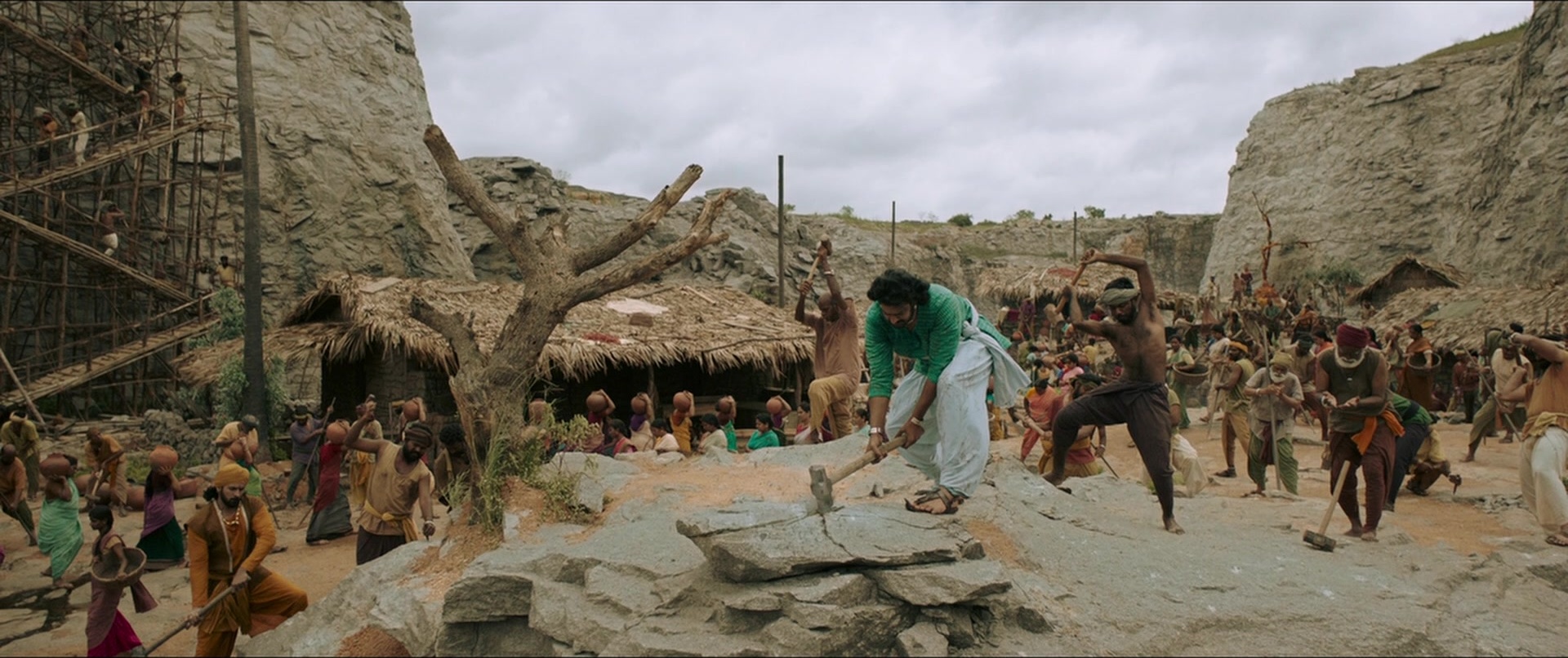 Bãhubali 2: The Conclusion (2017), wide, 2.38:1 — film still